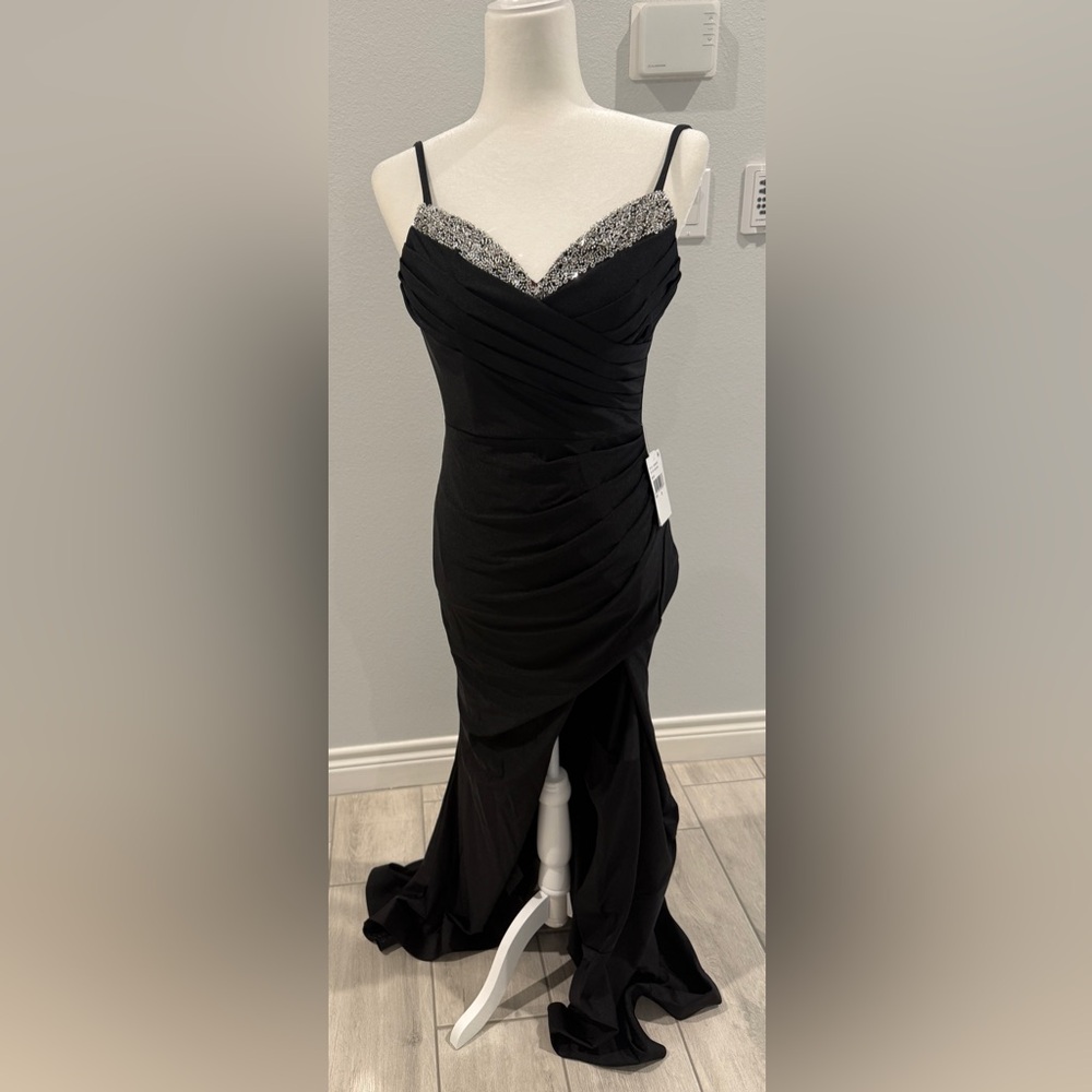 NWT Juniors Prom Favorites size 5 Extraordinary Black Dress with detailed jewels